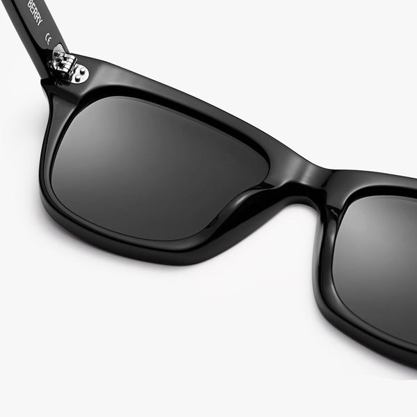 Ayolning fotosuratlari uning vaginasini korsatadi Boshqa birovning spermatozoidlari oqib chiqmoqda