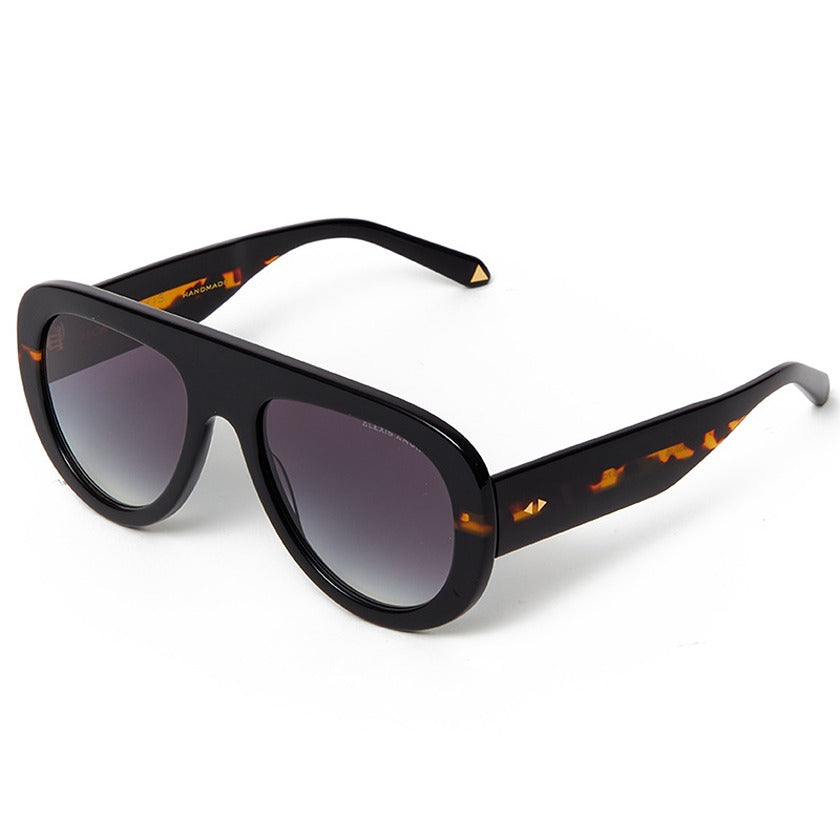 alexis amor, alexis amor eyewear, alexis amor sunglasses, xeyes sunglass shop, men sunglasses, women sunglasses, fashion, fashion sunglasses, mask sunglasses, aviator sunglasses, alexis amor cassius